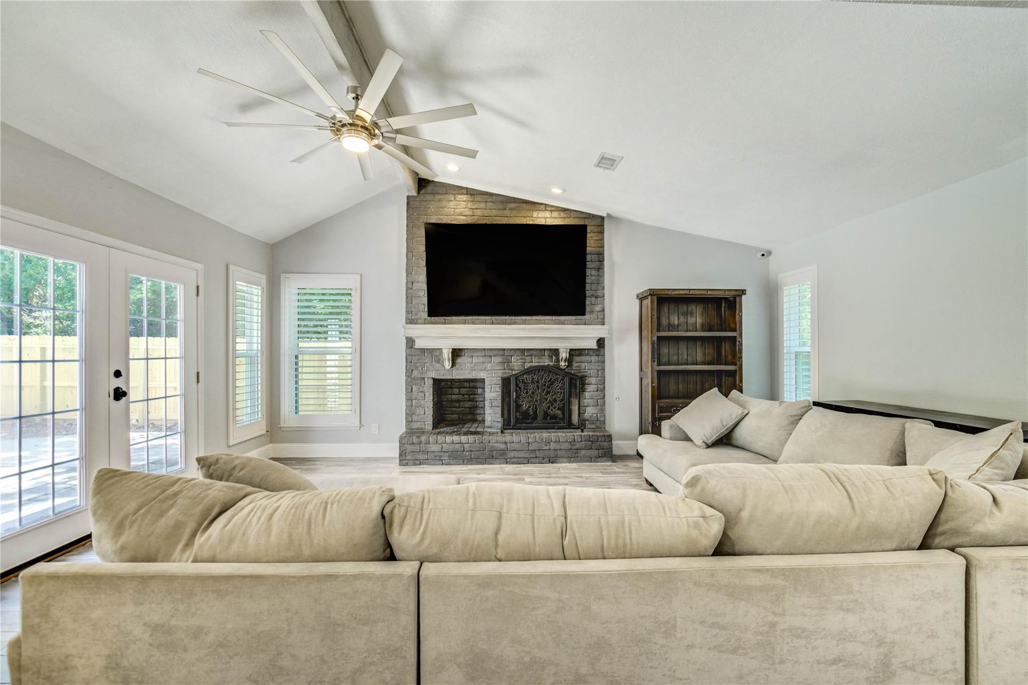 1904 Nursery Road The Woodlands, TX 77380 - Photo 5 of 43 Mounted TV stays.