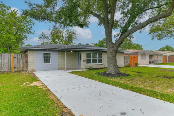 $1,950 | 2014 15th Avenue North, Texas City, TX 77590