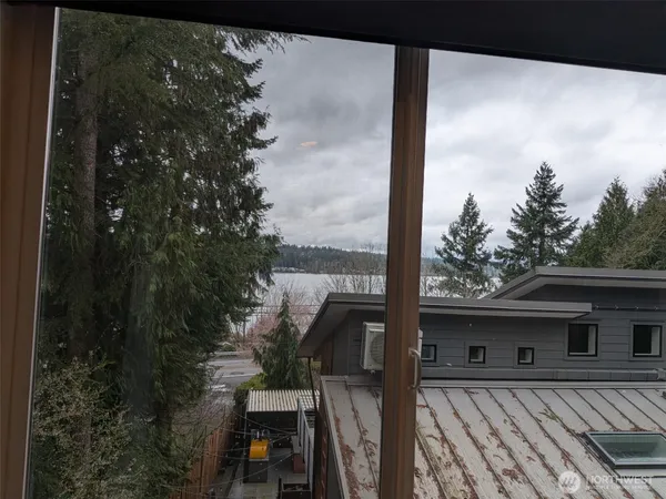 $2,900 | 2662 E Lake, Unit B, Sammamish, WA 98074