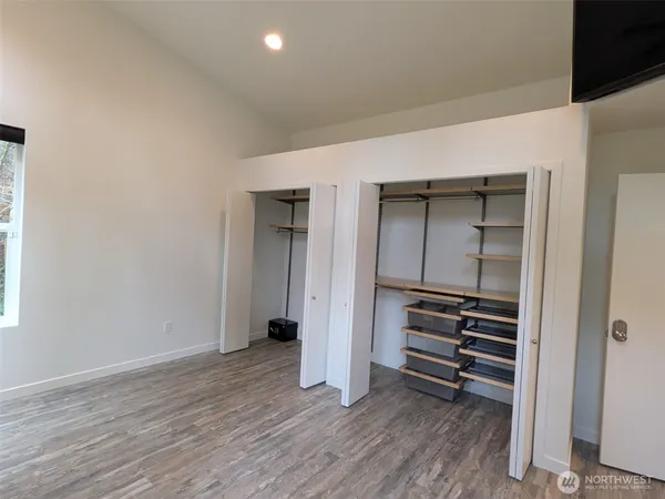 $2,900 | 2662 E Lake, Unit B, Sammamish, WA 98074