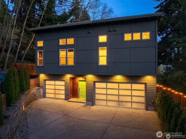 $2,900 | 2662 E Lake, Unit B, Sammamish, WA 98074