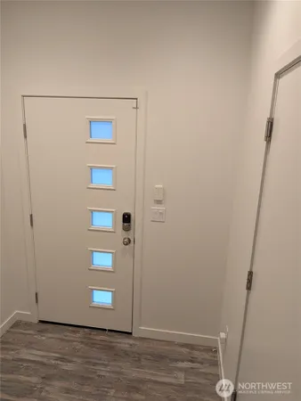 $2,900 | 2662 E Lake, Unit B, Sammamish, WA 98074