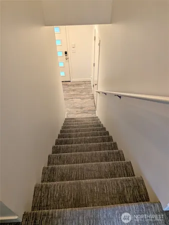 $2,900 | 2662 E Lake, Unit B, Sammamish, WA 98074