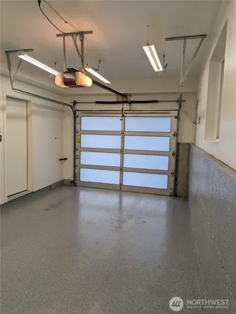 $2,900 | 2662 E Lake, Unit B, Sammamish, WA 98074