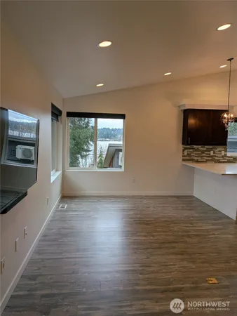 $2,900 | 2662 E Lake, Unit B, Sammamish, WA 98074