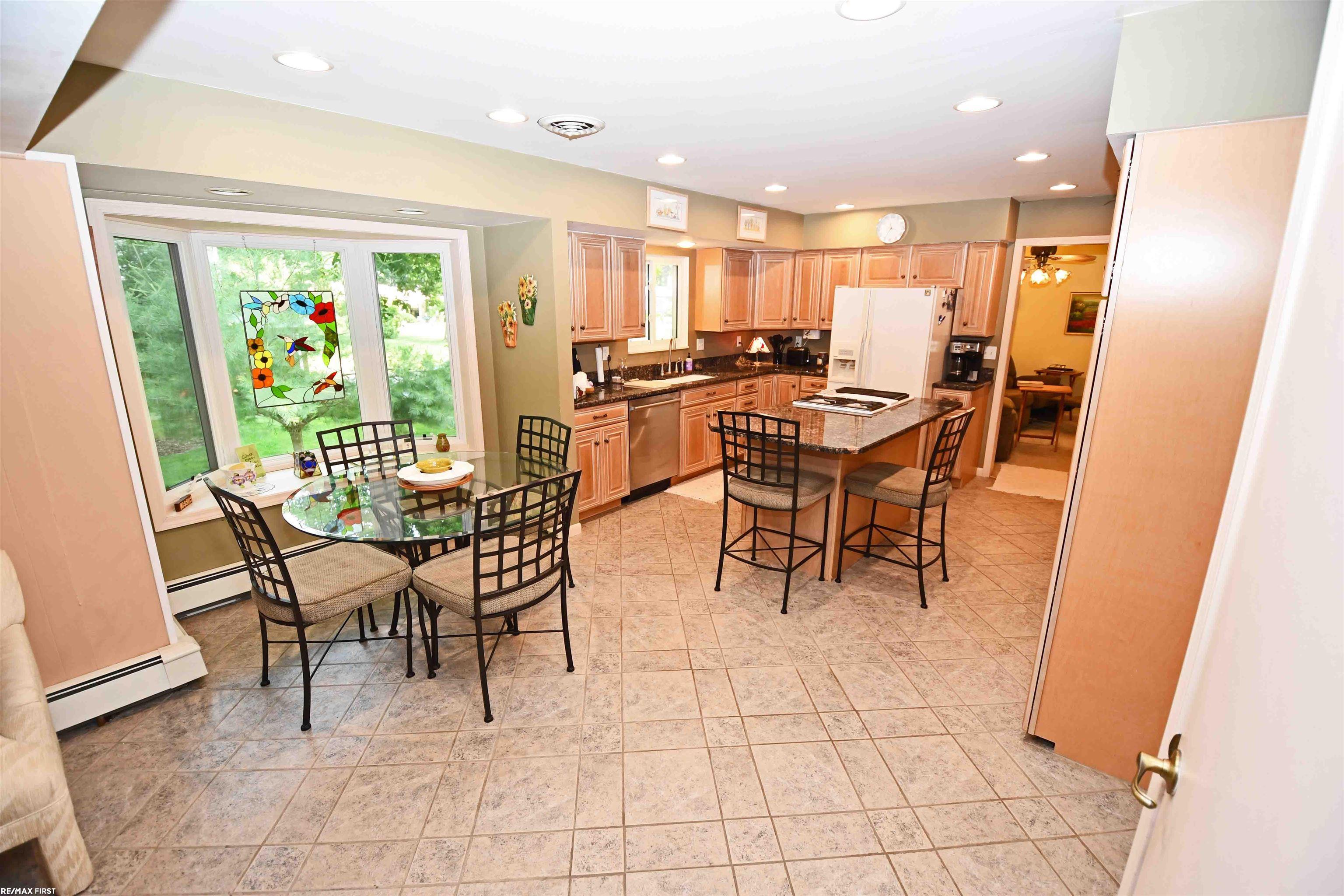 633 Lynndale Drive Rochester, MI 48309 - Photo 9 of 32 50117772-8.JPG