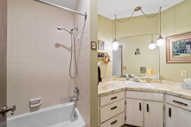 $585,000 | 3345 County Rd F South, Delavan, WI 53115