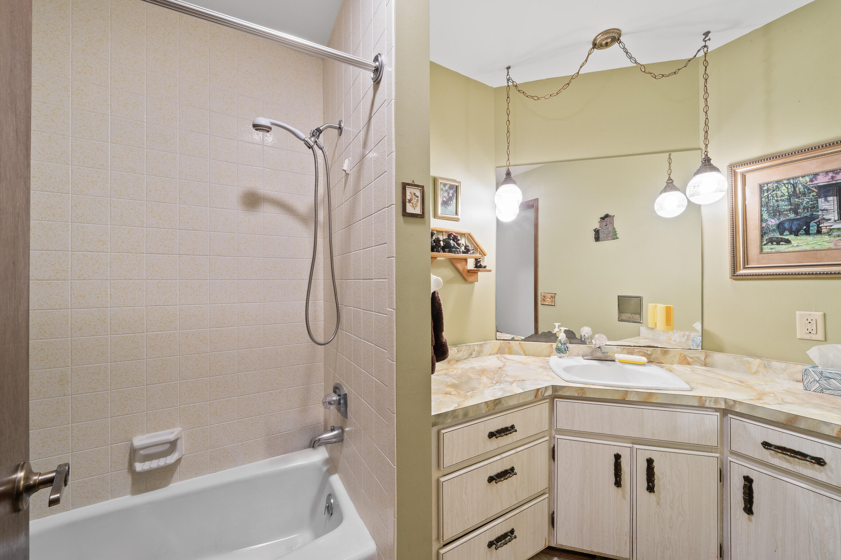 3345 County Rd F South Delavan, WI 53115 - Photo 13 of 45 13. Full Bathroom 1