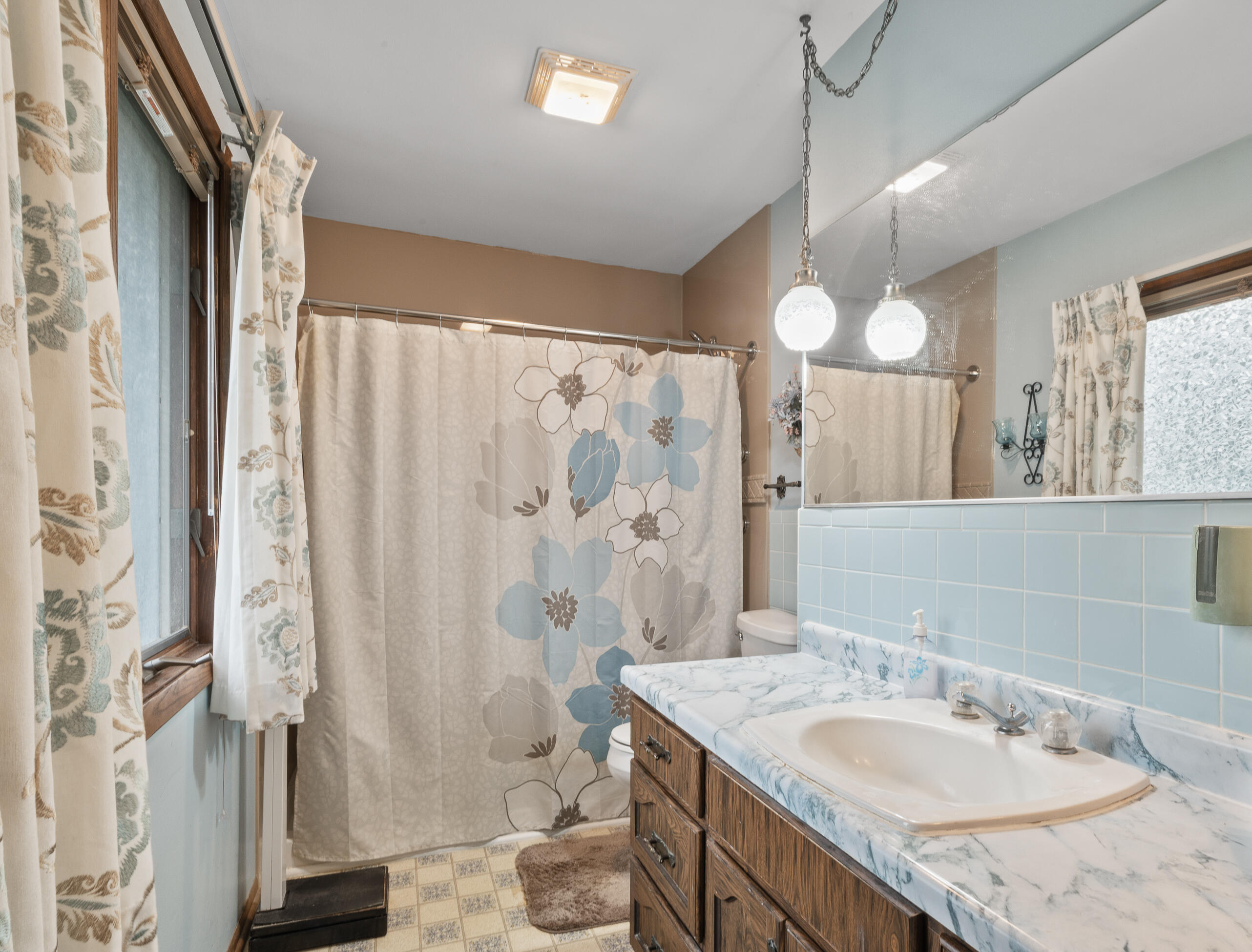 3345 County Rd F South Delavan, WI 53115 - Photo 16 of 45 16. Primary En Suite