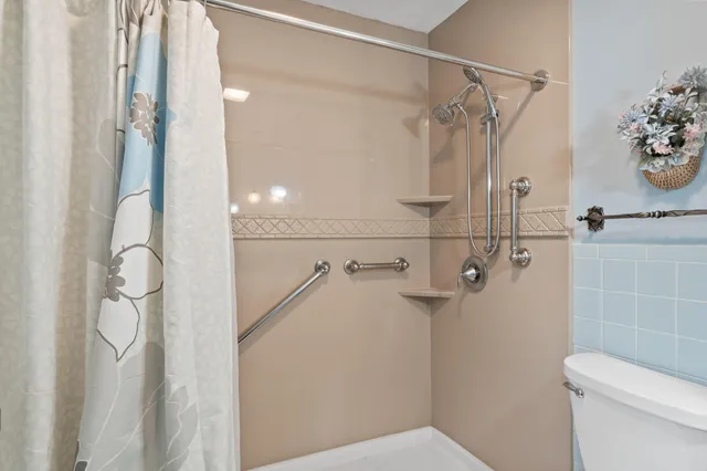 $585,000 | 3345 County Rd F South, Delavan, WI 53115