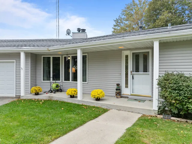 $585,000 | 3345 County Rd F South, Delavan, WI 53115