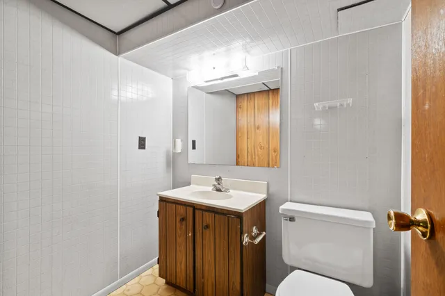 $585,000 | 3345 County Rd F South, Delavan, WI 53115