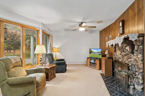 $585,000 | 3345 County Rd F South, Delavan, WI 53115