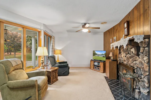 $585,000 | 3345 County Rd F South, Delavan, WI 53115