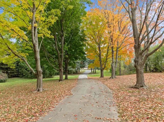 $585,000 | 3345 County Rd F South, Delavan, WI 53115