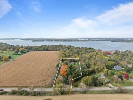 $585,000 | 3345 County Rd F South, Delavan, WI 53115