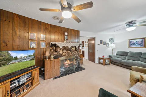 $585,000 | 3345 County Rd F South, Delavan, WI 53115