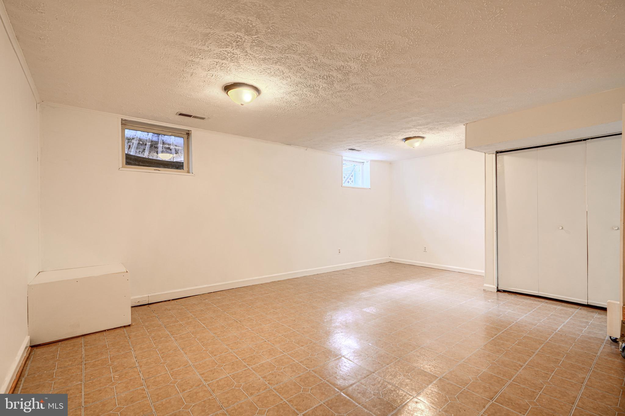 8664 Castlemill Circle Nottingham, MD 21236 - Photo 33 of 41 a view of a room with a hallway
