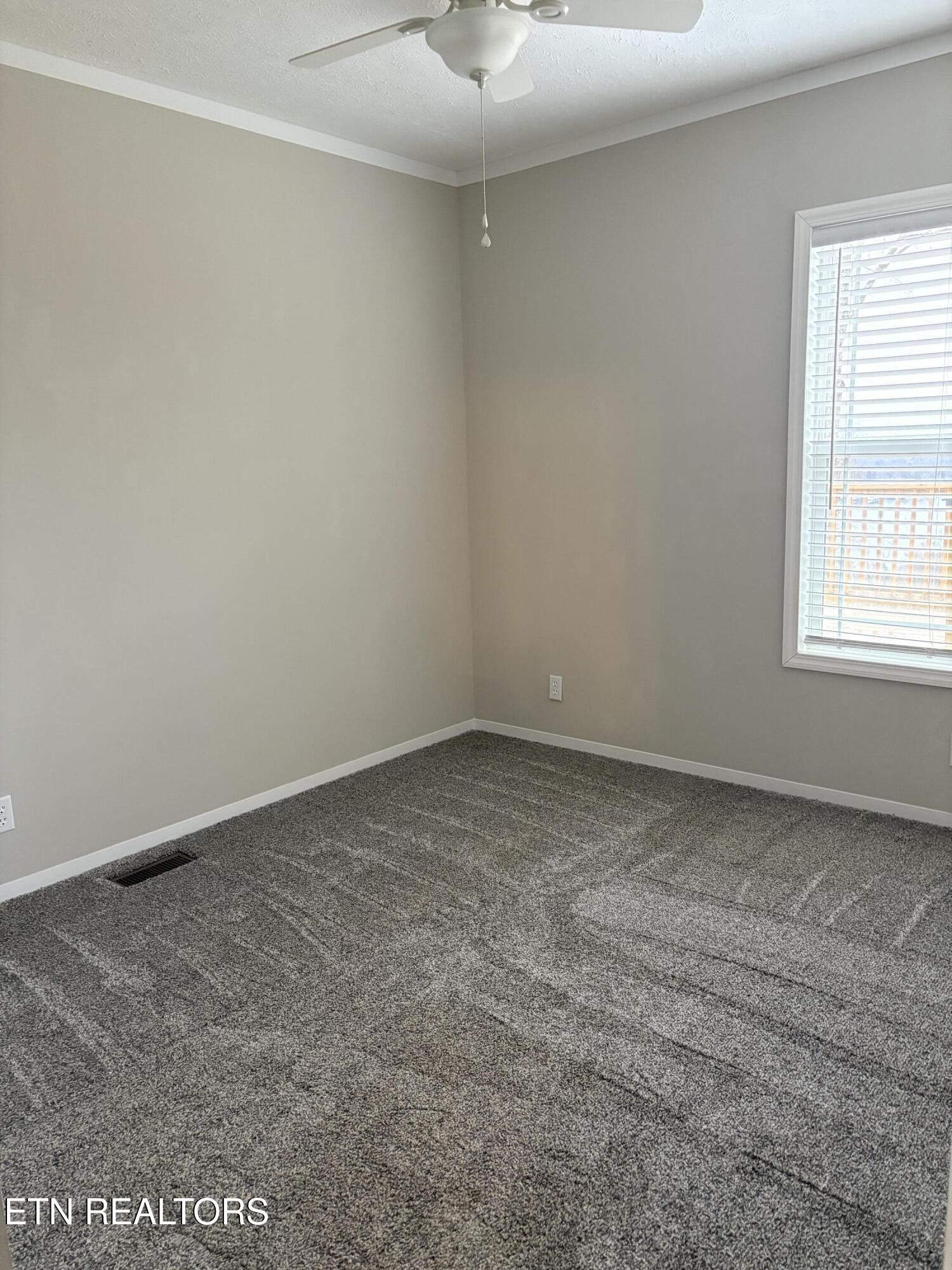 136 Hillview Road Ten Mile, TN 37880 - Photo 15 of 34 an empty room with a window