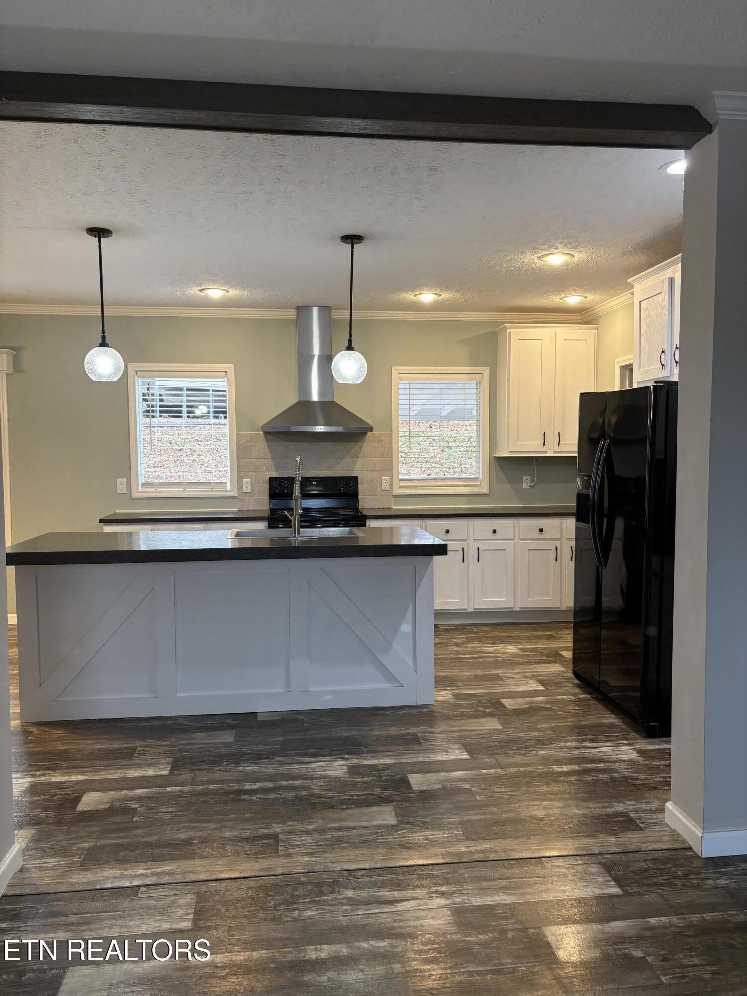 136 Hillview Road Ten Mile, TN 37880 - Photo 24 of 34 a view of a kitchen center island wooden floor and a window