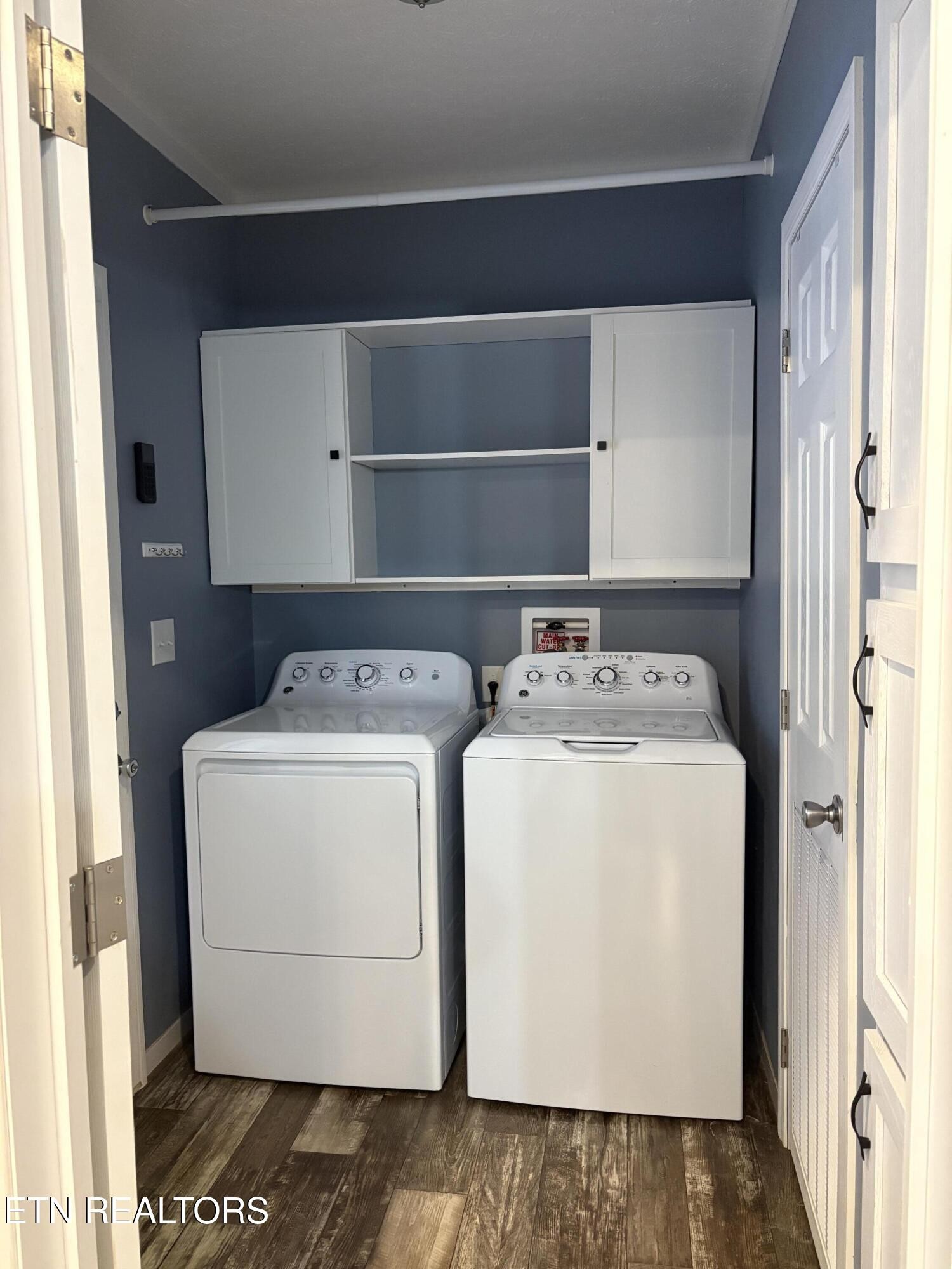 136 Hillview Road Ten Mile, TN 37880 - Photo 27 of 34 a utility room with dryer and washer