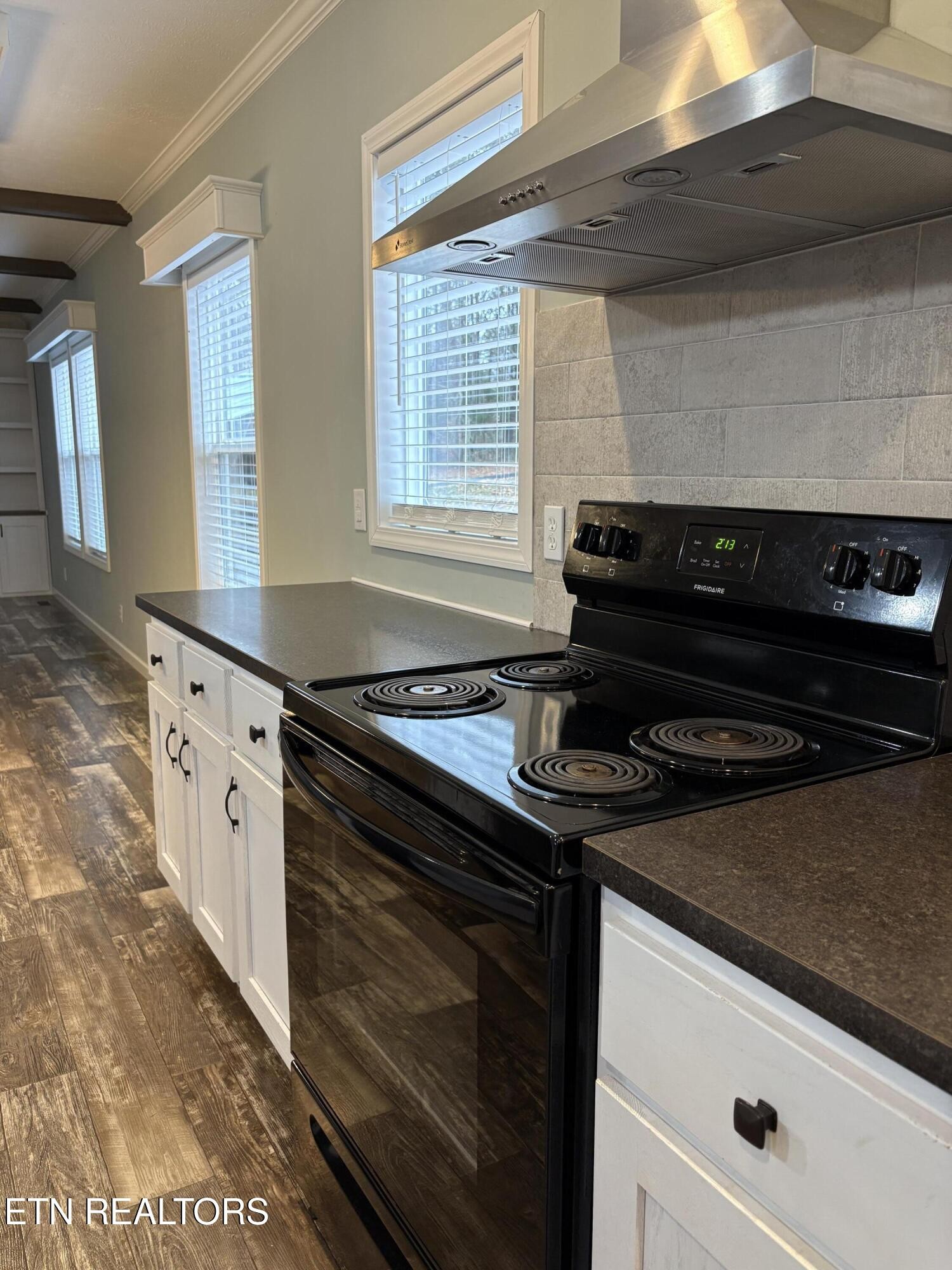 136 Hillview Road Ten Mile, TN 37880 - Photo 28 of 34 a kitchen with granite countertop a stove and a sink