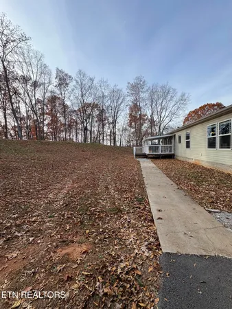 a view of a yard with a house