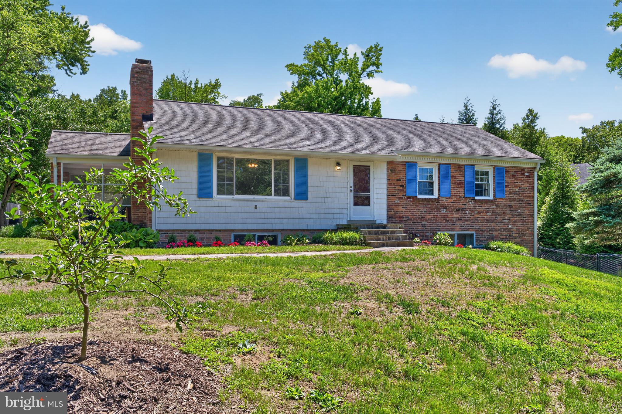 6727 Newington Road Lorton, VA 22079 - Photo 4 of 51