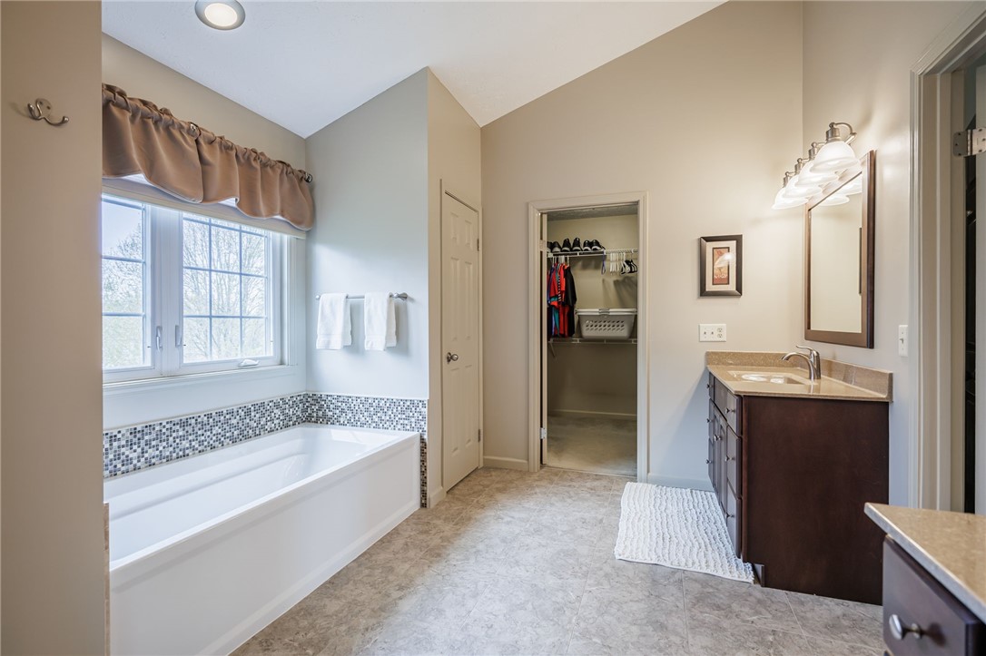 57 Edenfield Road Penfield, NY 14526 - Photo 25 of 50