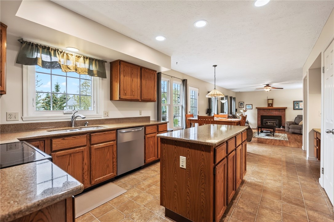 57 Edenfield Road Penfield, NY 14526 - Photo 4 of 50