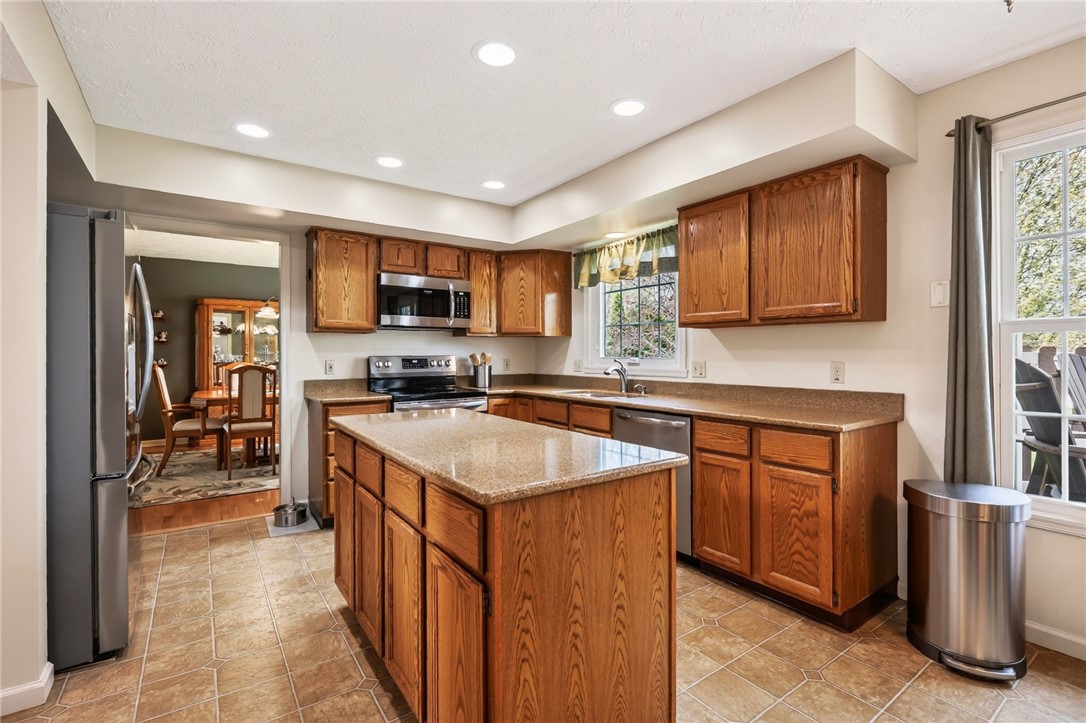 57 Edenfield Road Penfield, NY 14526 - Photo 5 of 50