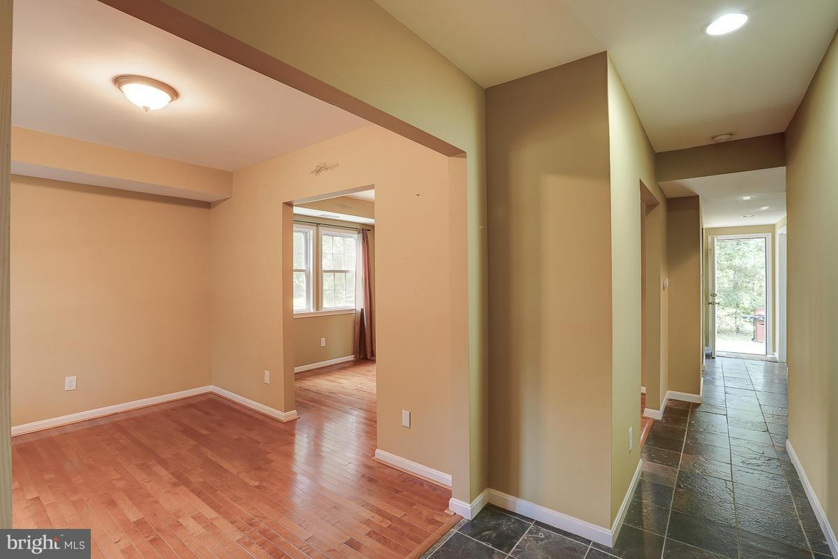 7308 Castlemoor Road Baltimore, MD 21244 - Photo 3 of 25 Living Room