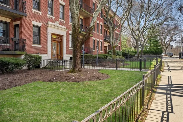 $550,000 | 1758 Commonwealth Avenue, Unit 12, Boston, MA 02135