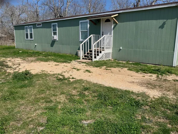 $1,100 | 118 Walnut Street, Blessing, TX 77414