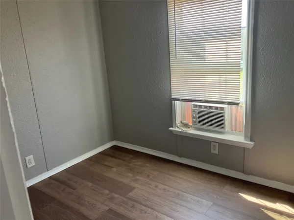 $1,100 | 118 Walnut Street, Blessing, TX 77414