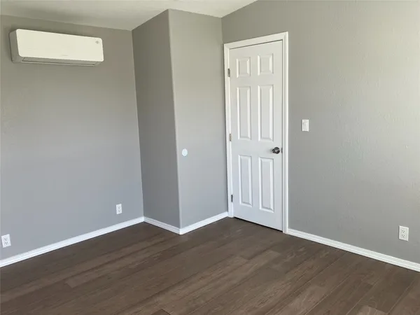 $1,100 | 118 Walnut Street, Blessing, TX 77414