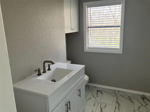 $1,100 | 118 Walnut Street, Blessing, TX 77414
