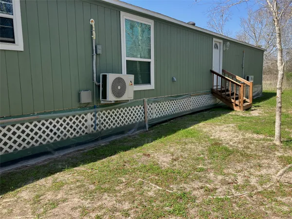$1,100 | 118 Walnut Street, Blessing, TX 77414