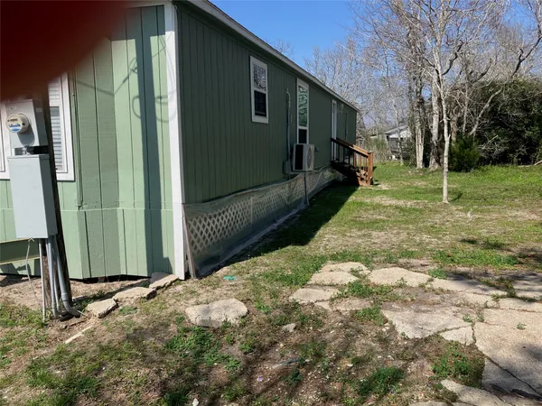$1,100 | 118 Walnut Street, Blessing, TX 77414