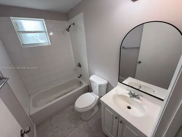 $1,950 | 229 Northwest 10th Avenue, Unit 4, Miami, FL 33128
