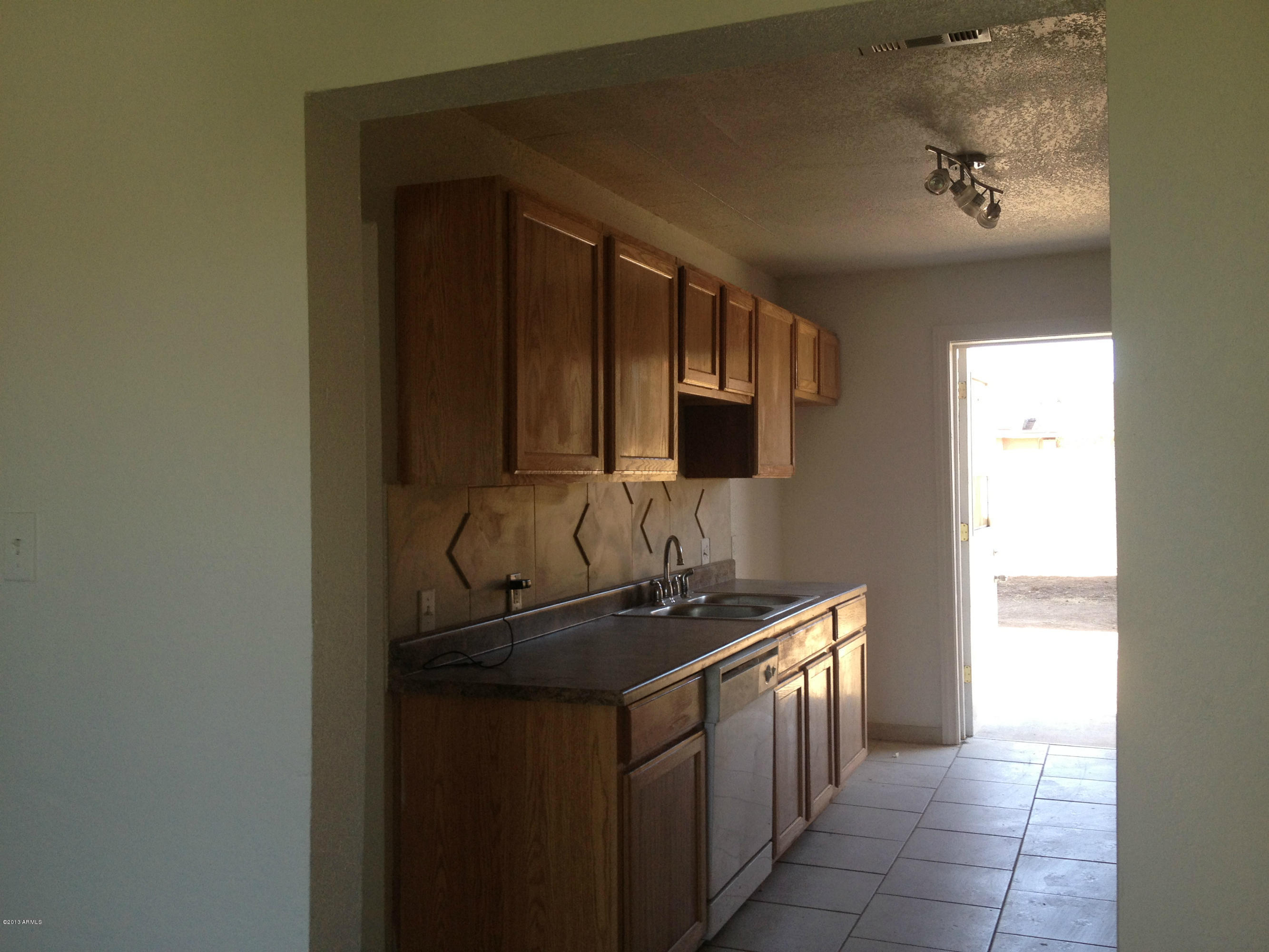 3613 West Coronado Road Phoenix, AZ 85009 - Photo 5 of 19 IMG_2138