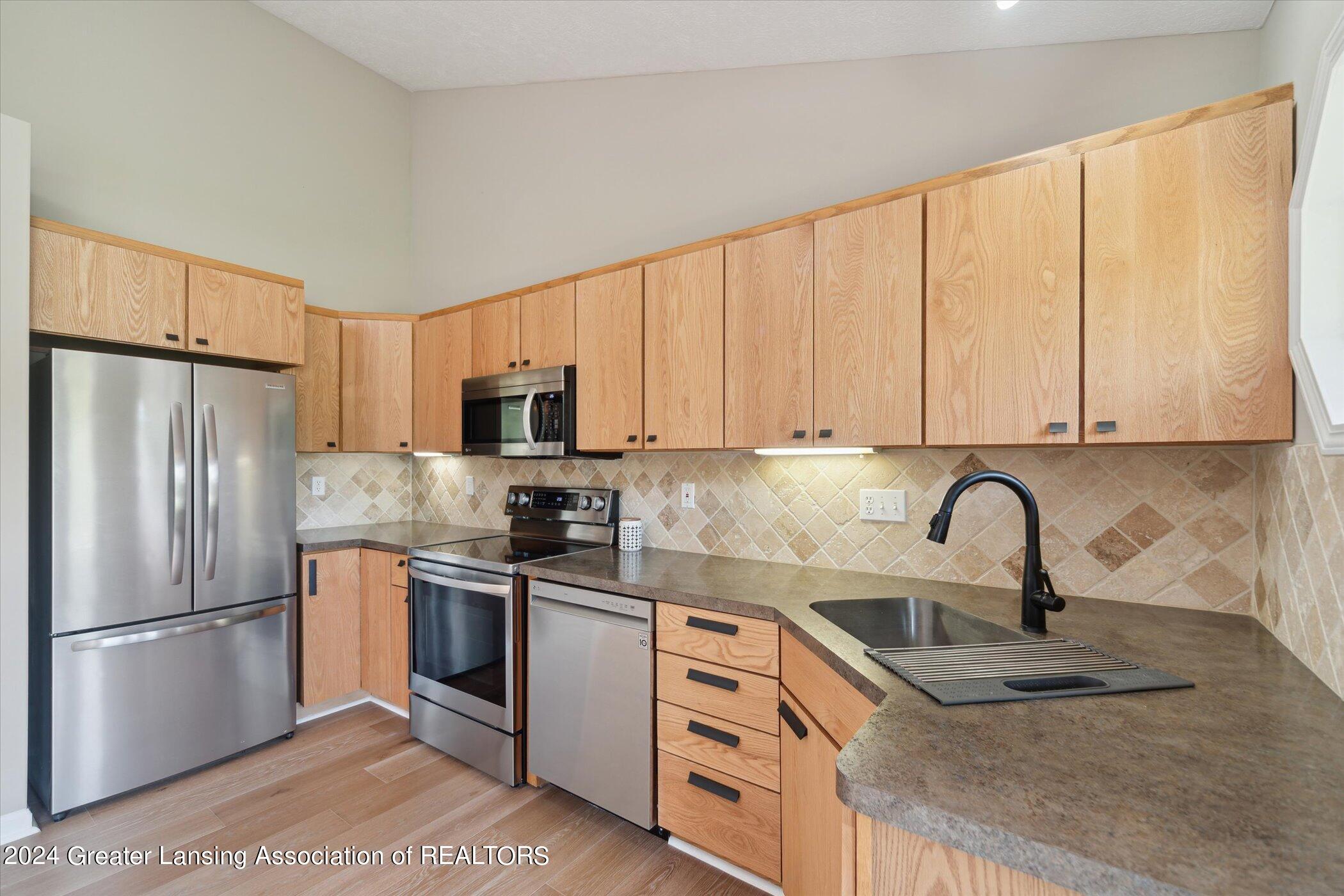5907 Green Road Haslett, MI 48840 - Photo 9 of 48 Kitchen