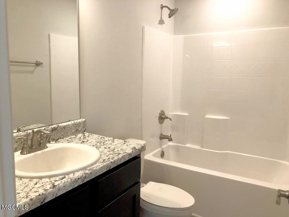 6234 Roxanne Way Biloxi, MS 39532 - Photo 13 of 28 Guest Bath