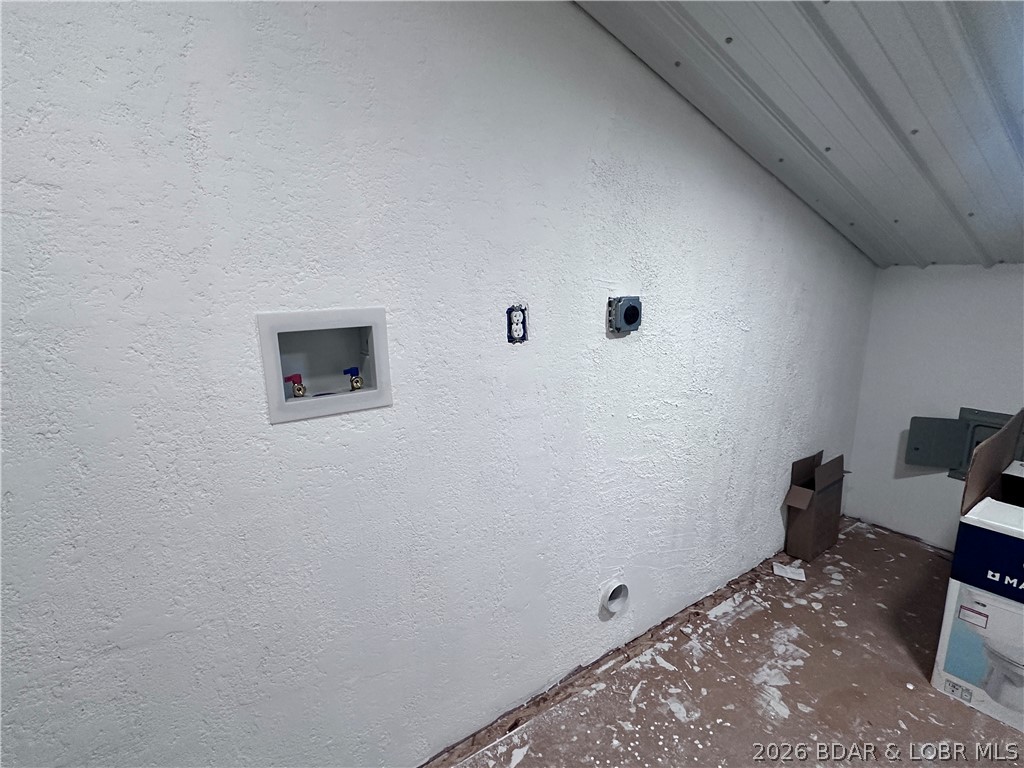 21756 Flippin Road Warsaw, MO 65355 - Photo 50 of 66 Laundry area above hangar