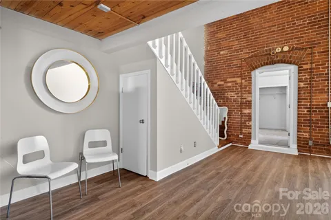 $185,000 | 201 South Hoskins Road, Unit 121, Charlotte, NC 28208