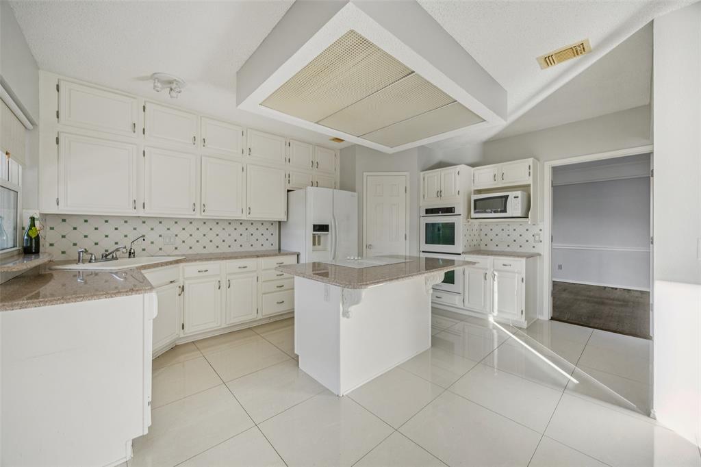 709 Bridget Way Hurst, TX 76054 - Photo 7 of 28