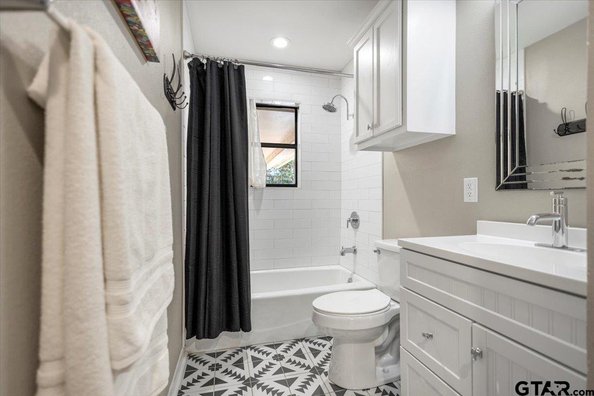 441 Hideaway Lane Hideaway, TX 75771 - Photo 16 of 38 a bathroom with a sink a toilet and shower