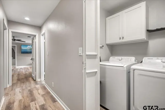 a view of utility room