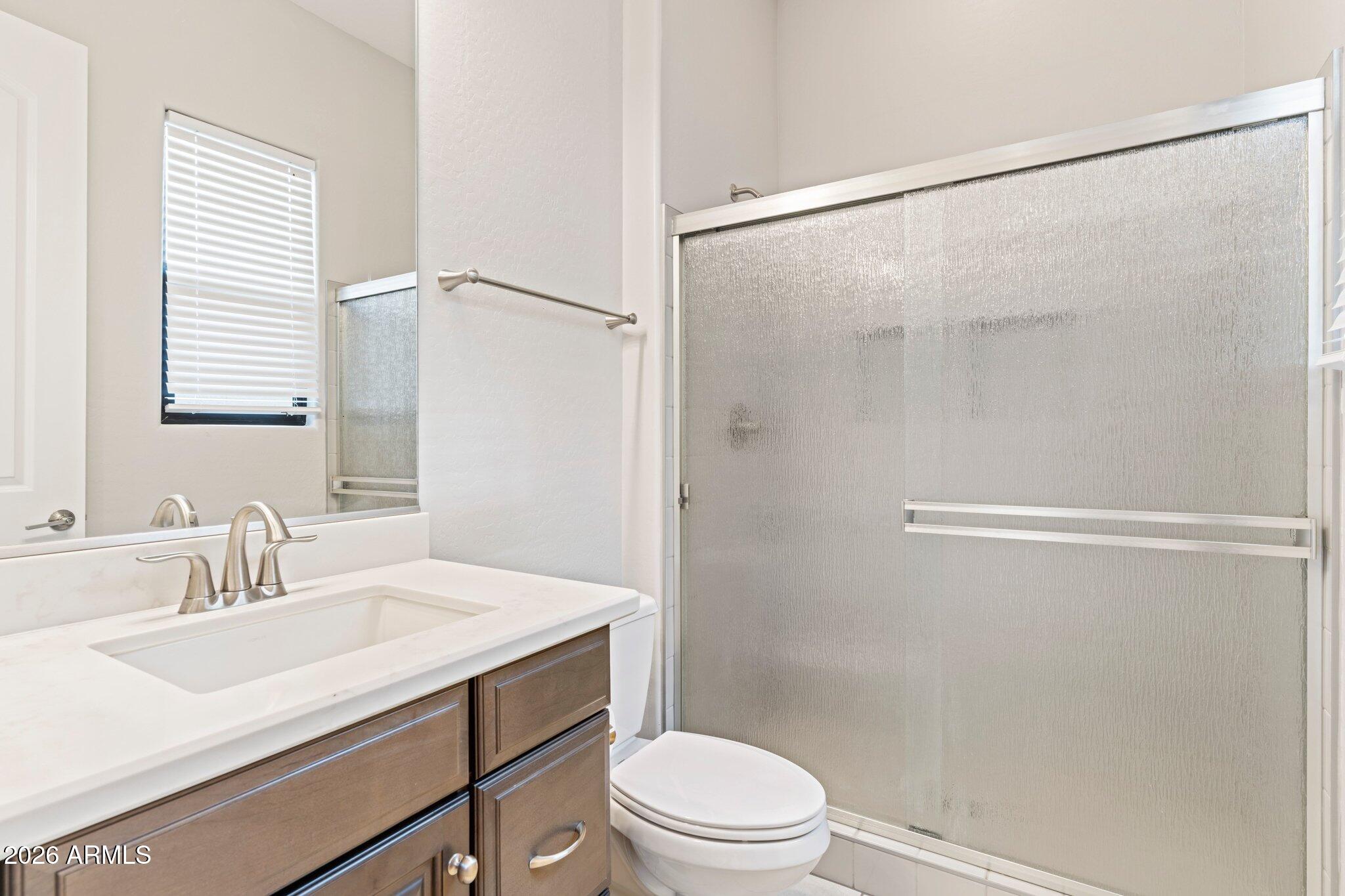 719 East Summerside Road Phoenix, AZ 85042 - Photo 29 of 39 Bathroom 4