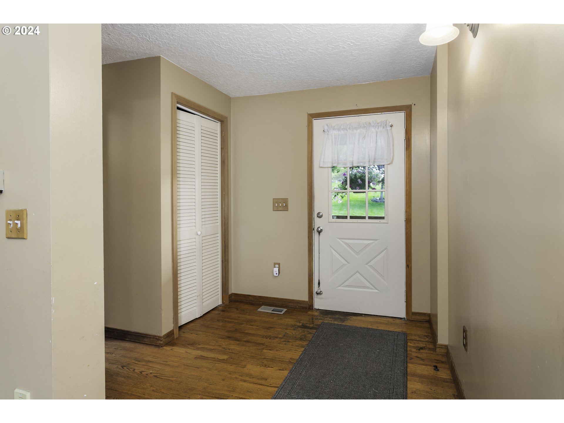 301 Northeast Lucas Road Troutdale, OR 97060 - Photo 5 of 46 Gallery Image 5